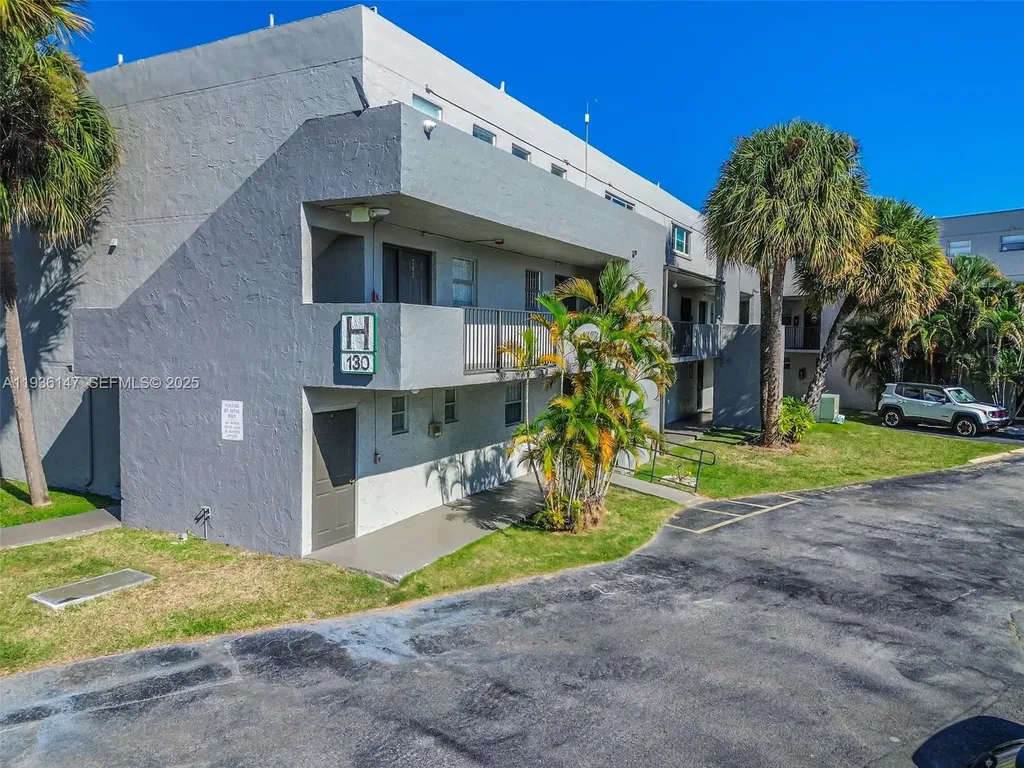 130 NW 87th Avenue Miami FL 33172