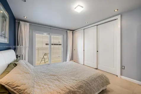 325 Ocean Drive Miami Beach FL 33139