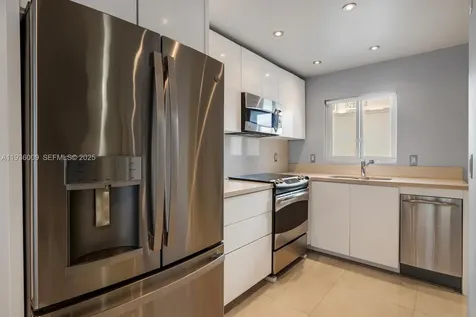 325 Ocean Drive Miami Beach FL 33139
