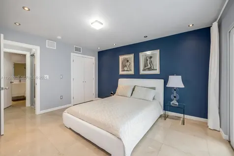 325 Ocean Drive Miami Beach FL 33139