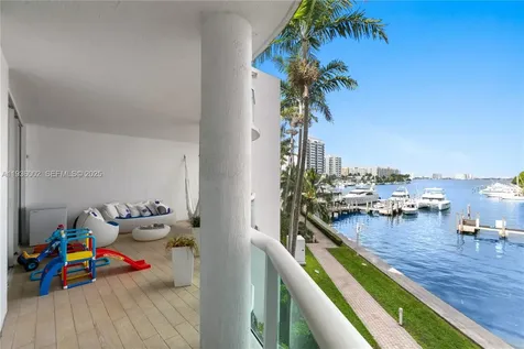 7918 Harbor Island Drive North Bay Village FL 33141