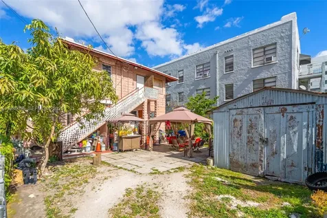676 SW 1st Street Miami FL 33130