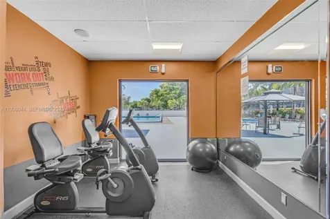 4900 Washington Street Hollywood FL 33021