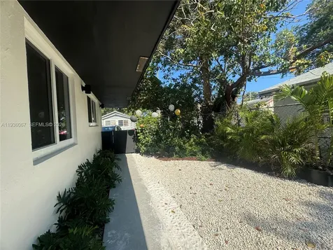 111 NW 7th Avenue Dania Beach FL 33004