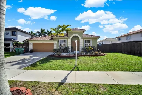 8916 SW 213th Street Cutler Bay FL 33189