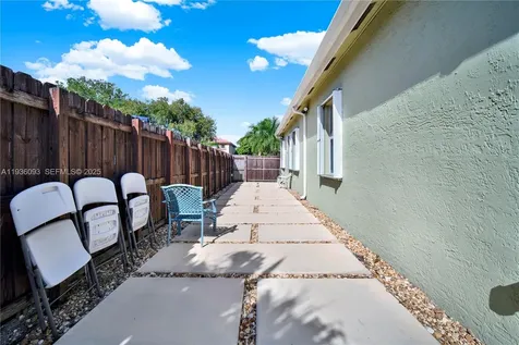 8916 SW 213th Street Cutler Bay FL 33189