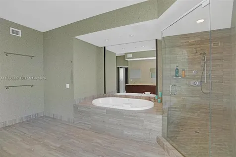 15811 Collins Avenue Sunny Isles Beach FL 33160