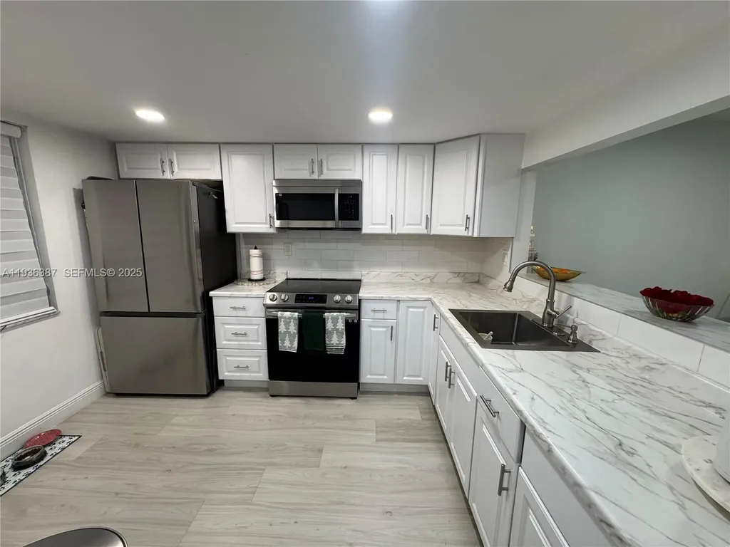 900 Colony Point Circle Pembroke Pines FL 33026