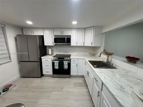 900 Colony Point Circle Pembroke Pines FL 33026