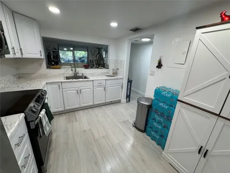 900 Colony Point Circle Pembroke Pines FL 33026