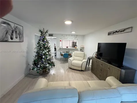 900 Colony Point Circle Pembroke Pines FL 33026