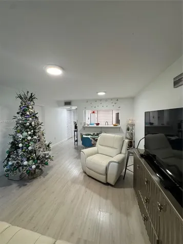 900 Colony Point Circle Pembroke Pines FL 33026