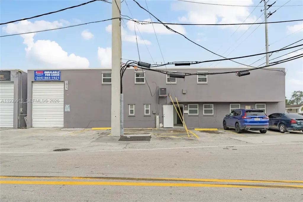 1615 W 31st Place Hialeah FL 33012