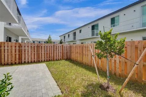 732 SE 13th Court Homestead FL 33034