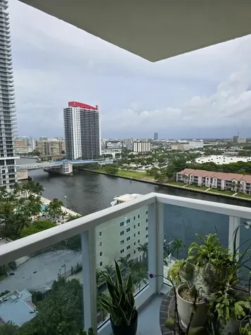 Hollywood FL 33019