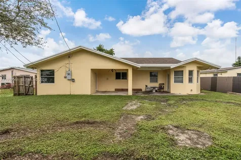 4501 SW 26th Street West Park FL 33023