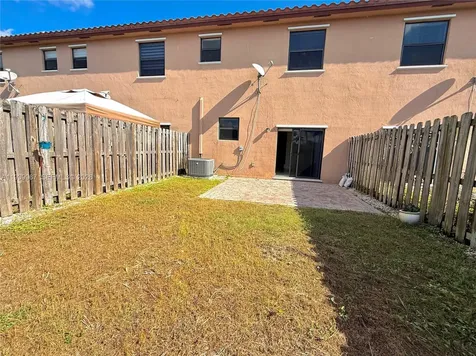 320 SE 37th Terrace Homestead FL 33033