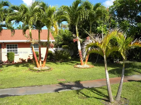 7527 SW 7th Court North Lauderdale FL 33068