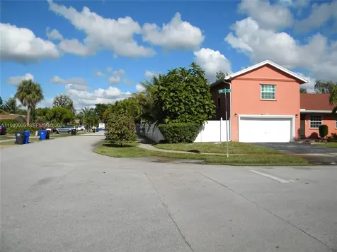 7527 SW 7th Court North Lauderdale FL 33068