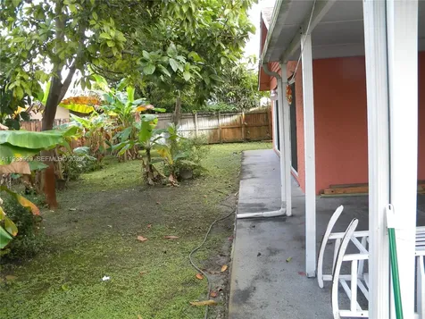 7527 SW 7th Court North Lauderdale FL 33068
