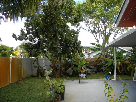7527 SW 7th Court North Lauderdale FL 33068