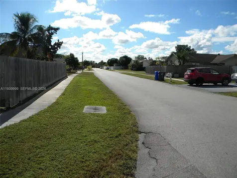 7527 SW 7th Court North Lauderdale FL 33068