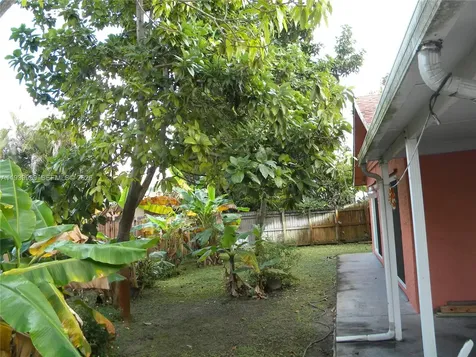 7527 SW 7th Court North Lauderdale FL 33068