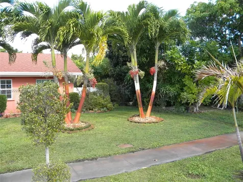 7527 SW 7th Court North Lauderdale FL 33068