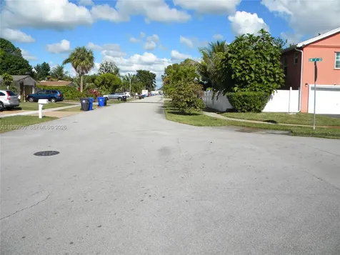 7527 SW 7th Court North Lauderdale FL 33068