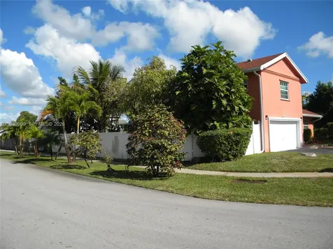 7527 SW 7th Court North Lauderdale FL 33068