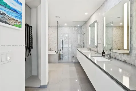 68 SE 6th Street Miami FL 33131