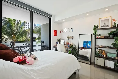 68 SE 6th Street Miami FL 33131