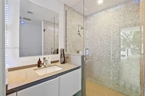 68 SE 6th Street Miami FL 33131