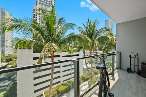 68 SE 6th Street Miami FL 33131