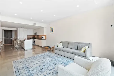 68 SE 6th Street Miami FL 33131