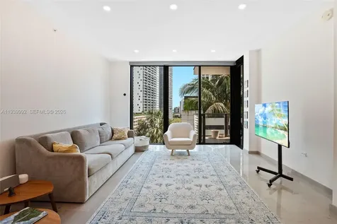 68 SE 6th Street Miami FL 33131