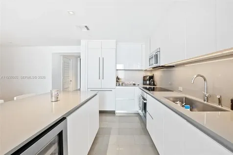 68 SE 6th Street Miami FL 33131
