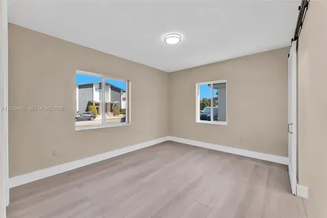 40 W 58th Street Hialeah FL 33012