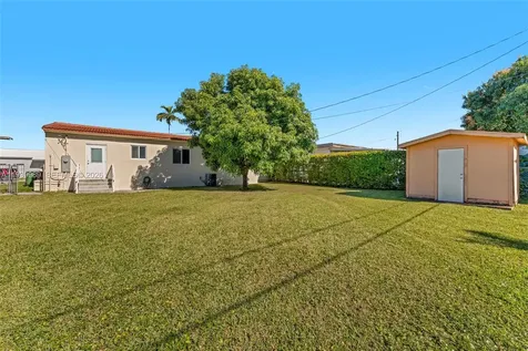 40 W 58th Street Hialeah FL 33012
