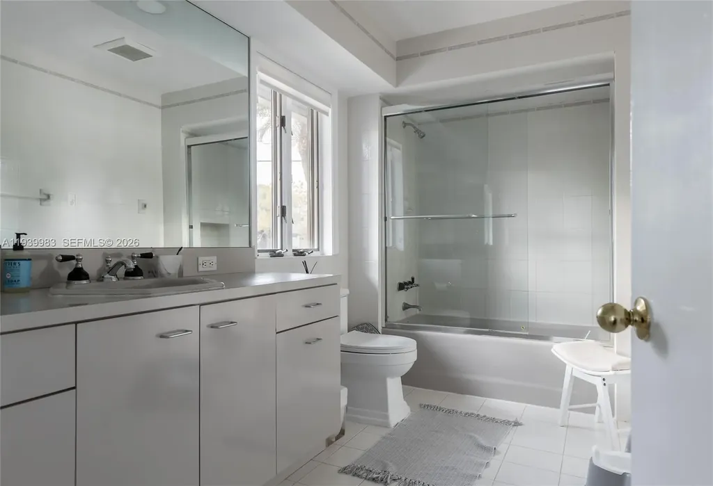 950 S Southlake Drive Hollywood FL 33019