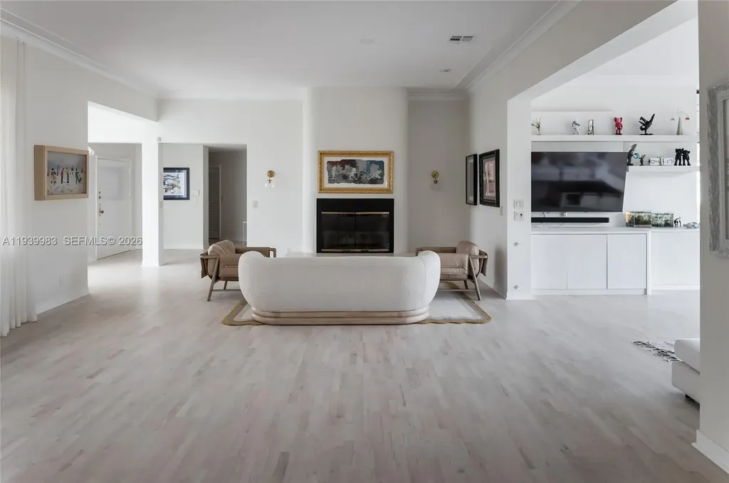 950 S Southlake Drive Hollywood FL 33019