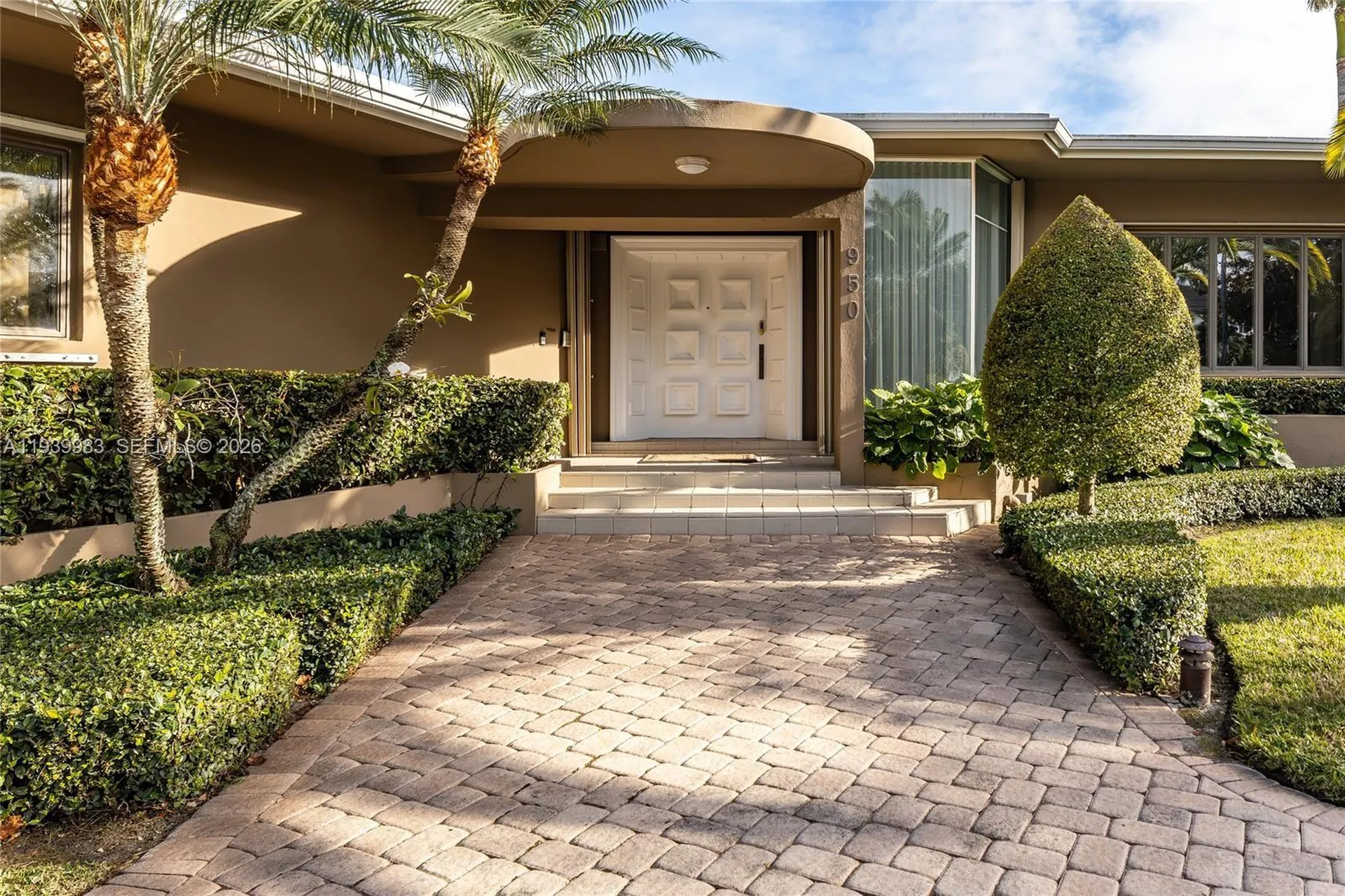 950 S Southlake Drive Hollywood FL 33019