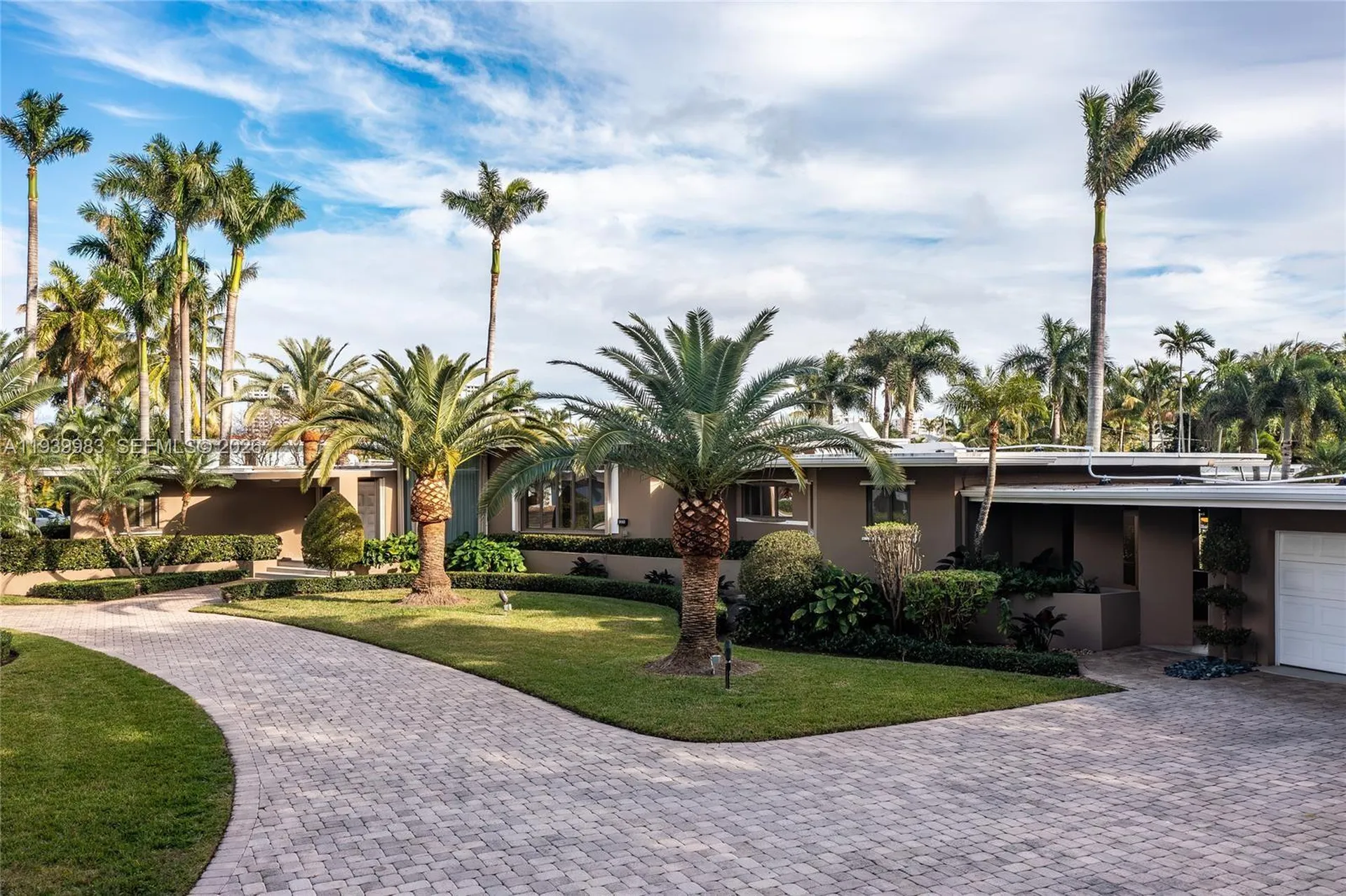 950 S Southlake Drive Hollywood FL 33019
