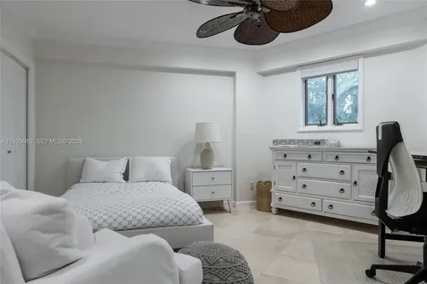 950 S Southlake Drive Hollywood FL 33019