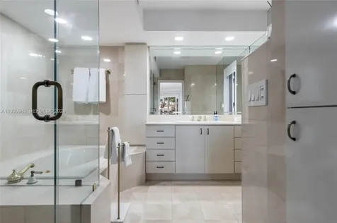 950 S Southlake Drive Hollywood FL 33019