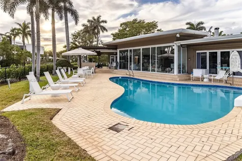 950 S Southlake Drive Hollywood FL 33019
