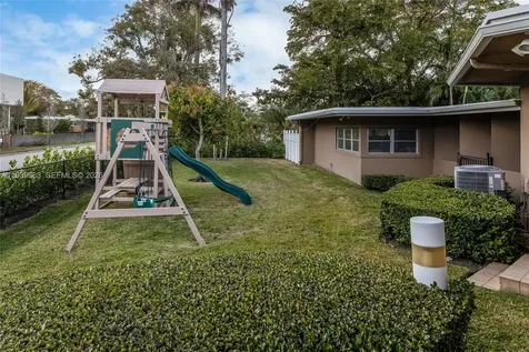 950 S Southlake Drive Hollywood FL 33019