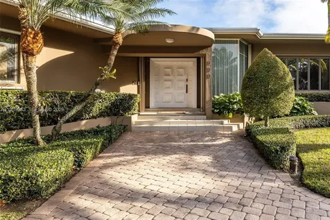 950 S Southlake Drive Hollywood FL 33019
