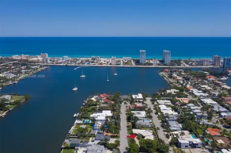 950 S Southlake Drive Hollywood FL 33019