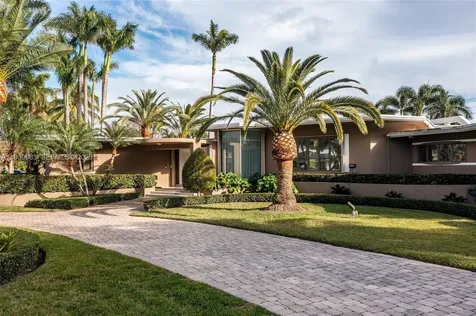 950 S Southlake Drive Hollywood FL 33019